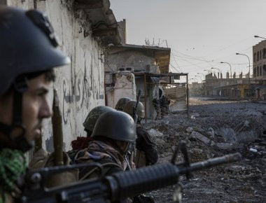 Μοσούλη: Μαζικές αυτοκτονίες μελών του ISIS και των οικογενειών τους για να μην παραδοθούν (φωτό, βίντεο)